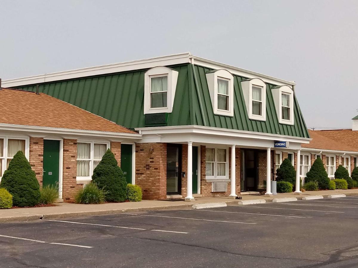 Travelodge By Wyndham New Philadelphia Buitenkant foto