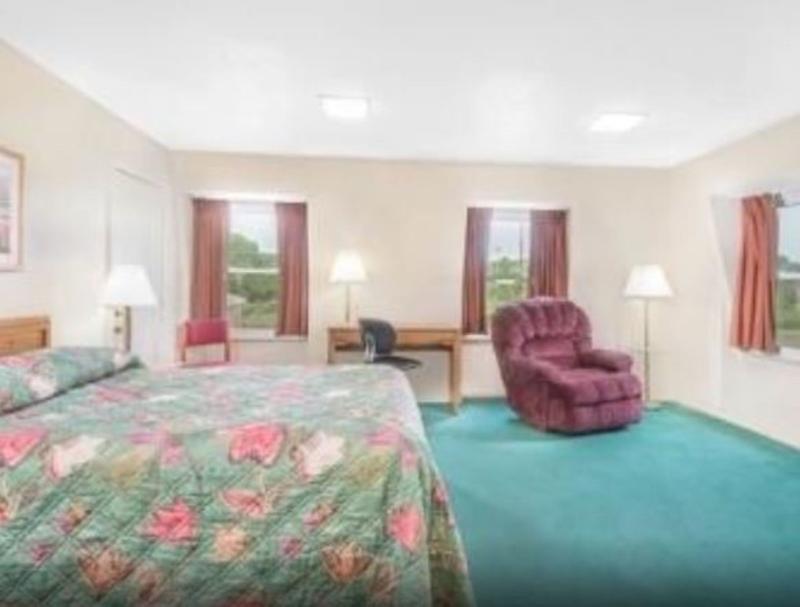 Travelodge By Wyndham New Philadelphia Buitenkant foto